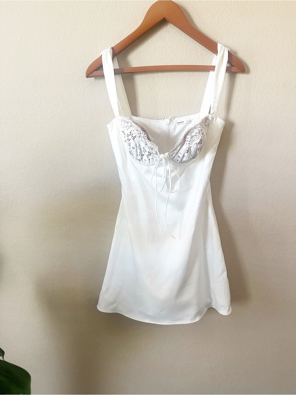 House of CB Adriana Ivory Satin And Lace Mini Dress S Plus Cup - Picture 2 of 12